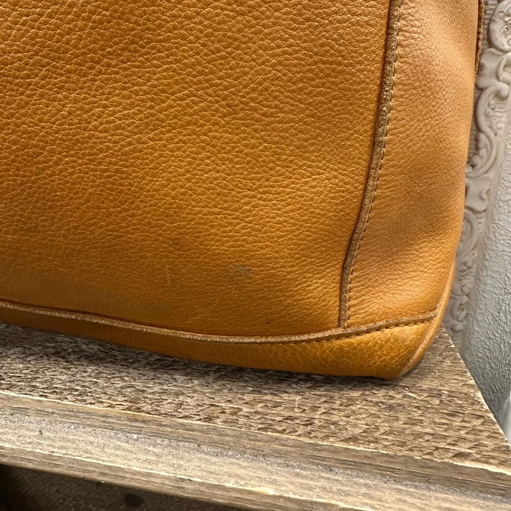 Caterina Lucchi Tan Leather Bucket Bag - Picture 9 of 12